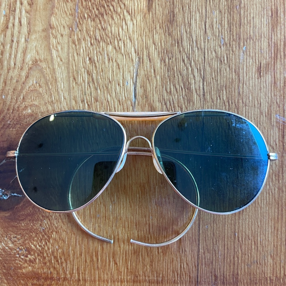 Classic Aviator Sunglasses with Gold Frame